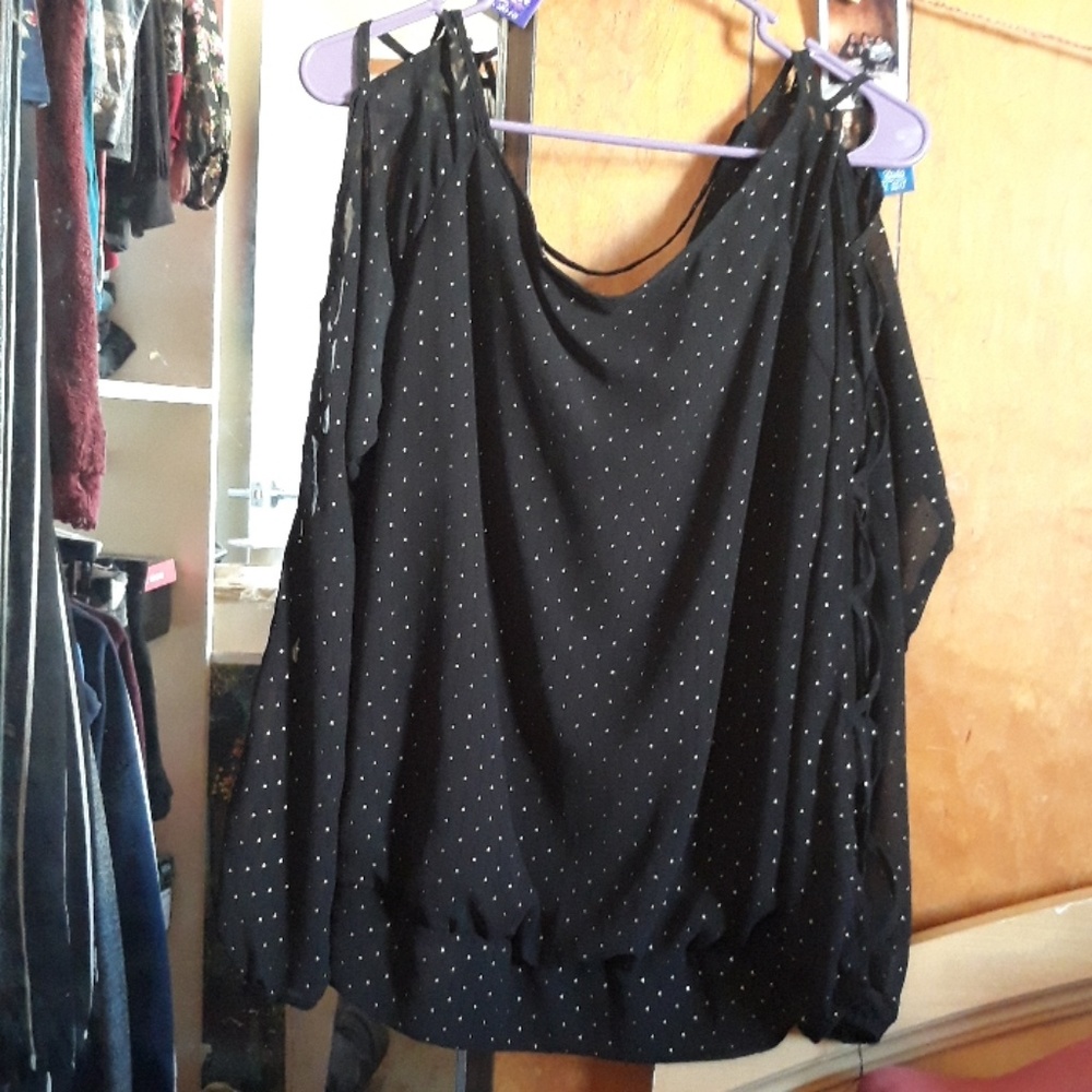 Long sleeve low back crisscross sleeves shirt
